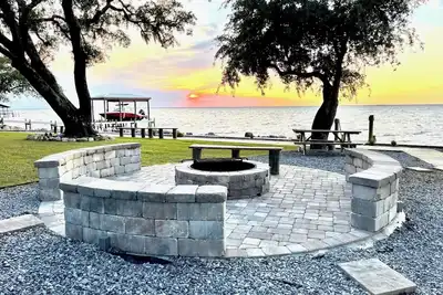 Image de Bayfront Cabin - une escapade sereine sur East Bay