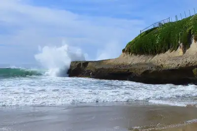 Image de Sunny Cove Beach House! ! Starbucks, WiFi, Restaurants, divertissement en famille :)