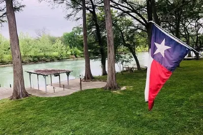 Image de Doit Voir Guadalupe Riverfront Home (2 Br + Loft, 3 Ba) Sur Terrain Boisé