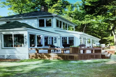 Image de * Offre spéciale d'hiver * - Belle maison de 5 chambres située au bord du lac