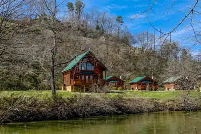 Image de Internet sans fil River Front Honeymoon-anniversaire Cabin Location-Free