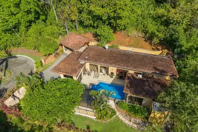 Image de Maison de vacances de luxe avec piscine dans un cadre privé en face de Playa Esterillos