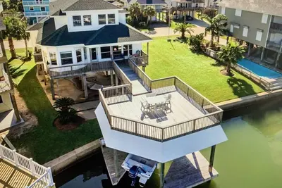 Image de Fantastic Bay House, idéal pour les grands rassemblements, la pêche sur le canal et beaucoup de jouets