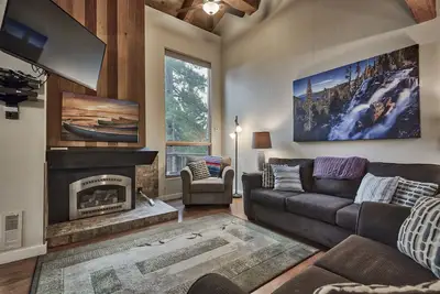 Image de Complexe au bord du lac Tahoe - Dollar Pt / Région de la ville de Tahoe - Plage privée, Piscine, Tennis