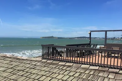 Image de Miramar Beach Ocean Front Home avec une vue imprenable Ă quelques pas de la plage