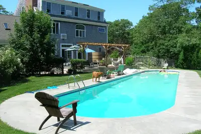 Image de Luxe 7 Br, 4 Ba avec piscine privée unique de 60 pieds, 0, 4 miles de la plage