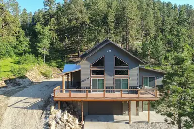 Image de Chien paresseux, pavillon tout neuf, bain à remous, climatisation et activités à proximité de Black Hills