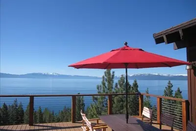 Image de Vues panoramiques sur le lac, bain à remous, table de billard, accès à la plage et à la piscine