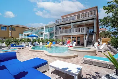 Image de Suite Shell à Casa Gia Boutique Condo sur la plage dans le centre-ville w / Pool & Ht