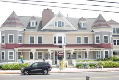 Image de Magnifique 3 étages, 4 chambres, 4 salles de bain Condo Block Beach au coeur de l'île de la mer!