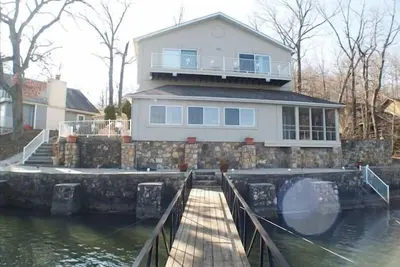 Image de Palm Breeze est prêt pour l'été. 6 chambres / 4. 5 Bath Lake Front!
