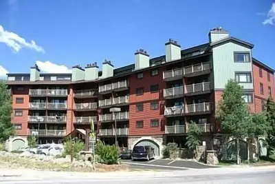 Image de Grand Emplacement Et Valeur À Breckenridge! Breck Reste Ouvert Un Mois SUPPLÉMENTAIRE! !