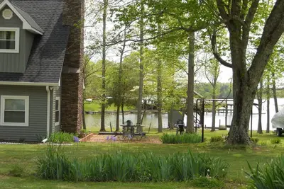 Image de Belle Cabin Lakefront avec Unique Multi-Level Boat Dock (maintenant avec WiFi)