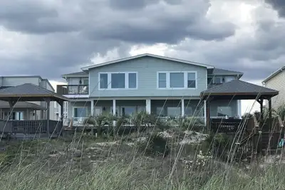 Image de Spacieuse, belle maison face à l'océan avec piscine