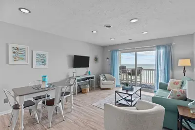 Image de Condo Oceanfront, 2 chambres, 2. 5 salles de bain, piscine intérieure chauffée et piscines extérieures