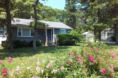 Image de Cottage mignon - Half Mile à Nantucket Sound!