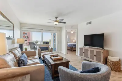 Image de Condo de plage de charme, nouvelle rénovation, vue imprenable sur le golfe, piscine chauffée, wifi gratuit