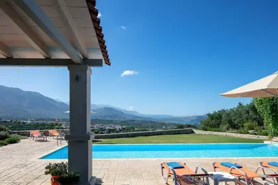 Image de Emplacement privé, vue panoramique sur la mer, piscine privée de 50m2, proche d'une plage de sable