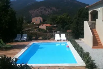 Image de Maison pour 4 personnes maxi avec terrasse de 30 m2 et piscine.