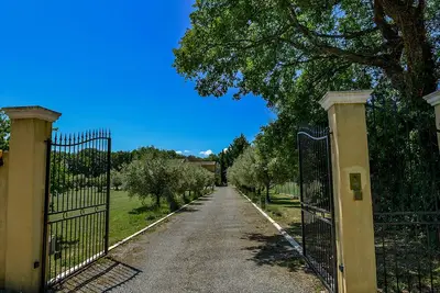 Image de Belle Bastide Avec Piscine & Calme, Aix-En-Provence               [4 À 6 Pers]