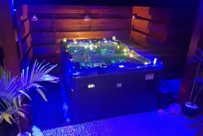 Image de GÎTE Cosy +Netflix+ Wifi+ Jaccuzzi+ Parking