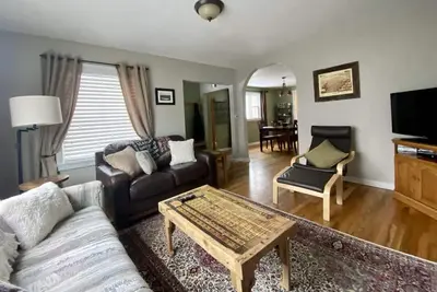 Image de Profitez de la Montagne de vie! 2br / 2ba Maison blocs de Main Street