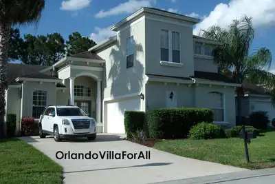 Villa Exécutive de 2950 pieds carrés, piscine de 28 pieds avec spa, Wi-Fi gratuit à 12 minutes de Disney