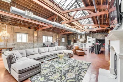 Image de Loft ensoleillé gigantesque unique et incroyable ~ Unique en son genre ~ Excellent emplacement!