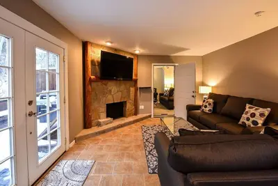 Image de Emplacement génial 8br / 7. 5ba, pour 24 personnes! 2 spas<br>Promenade facile à la rue principale