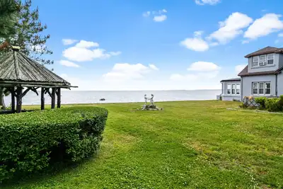 Image de Ocean Front avec immense cour