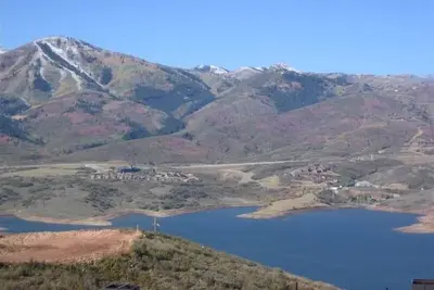Image de Condo de luxe avec vue imprenable sur le lac et la montagne par gondole