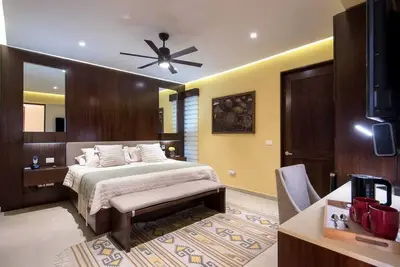 Image de Chambre intérieure de luxe dans un emplacement parfait, à quelques pas de la plage et des restaurants