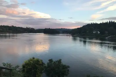 Image de Bord de rivière Willamette avec vue imprenable près du centre-ville de Milwaukie et de Sellwood