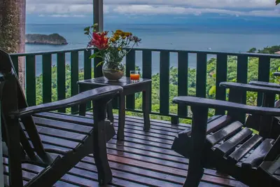 Image de Belle maison avec 3 ponts et vue panoramique sur l'océan!