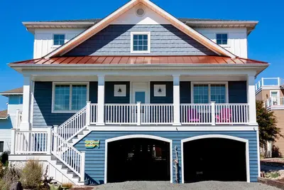 Image de Maison de plage sur mesure pour les familles et les groupes - Accès à la piscine, à la baie et à la jetée