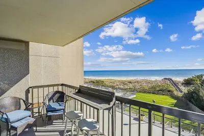 Image de Activites Journalieres Gratuites! ! Incroyable appartement au 3ème étage avec vue sur l'océan et la plage à couper le souffle qui a duré toute la vie!