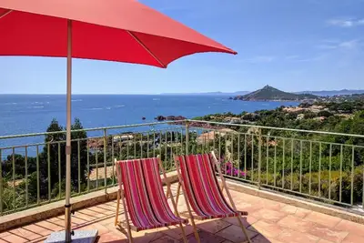 Image de Villa résidentielle avec grande piscine à Antheor, Sud de la France