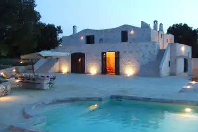 Image de Moulin à huile de luxe avec piscine chauffée, vue sur la mer à distance de marche d'Ostuni