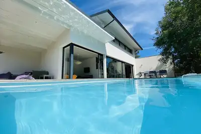 Image de Villa D'Architecte Avec Piscine Chauffee A Moliets-Et-Maa Dans Les Landes