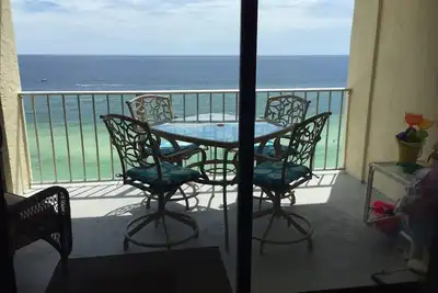 Image de Offre spéciale fin d'automne - 1100 $ par semaine / 125 $ par nuit - Front du Golfe avec vue et 2 chaises de plage!
