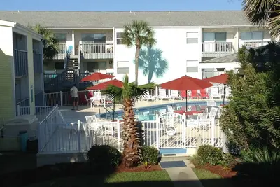 Image de Condo rénové sur la magnifique plage de Pensacola!