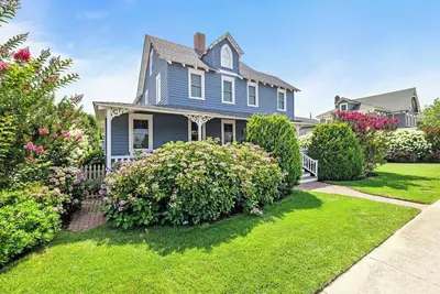 Image de Bel appartement rénové de deux chambres dans une maison victorienne historique à Oceanside