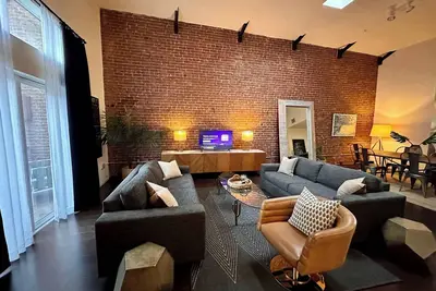 Image de Penthouse Living at a Hip Loft in the Heart of La