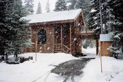 Image de Chalet de style chalet, à 800 mètres de la plage de Chambers Landing