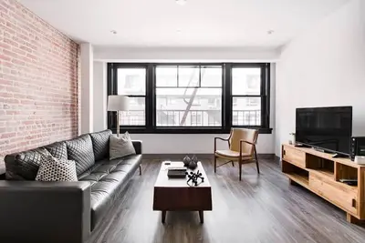 Image de Distinguished Loft-Style Home w/ Modern Kitchen