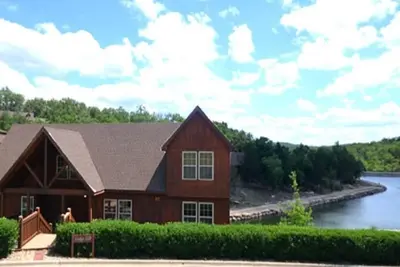 Image de 4Br Lakefront Pets, Piscine couverte, PĂŞche, Playgnd, Golf, Vball, Nr Silver Dollar