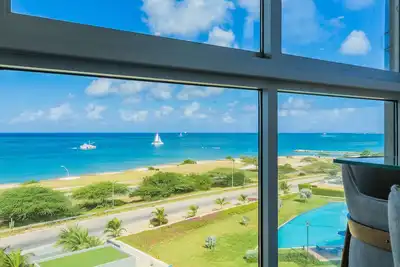 Image de Azure Beach Residences Suite 3 chambres \/ 3 salles de bain avec vue à 180 degrés sur Eagle \/ Palm Beach.