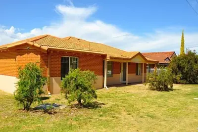 Image de Cannington Home Accommodation Maison 1 (4 chambres et 2 salles de bain)<br><br>