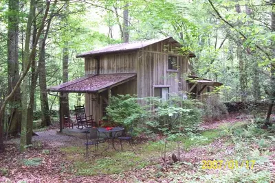 Image de Cabine privée / isolée dans les bois matures de Nat`l Park à quelques pas de Creek Pets Ok