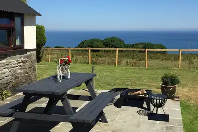 Image de 2 Byre cottages- Cottage accueillant les chiens avec une vue imprenable sur la mer